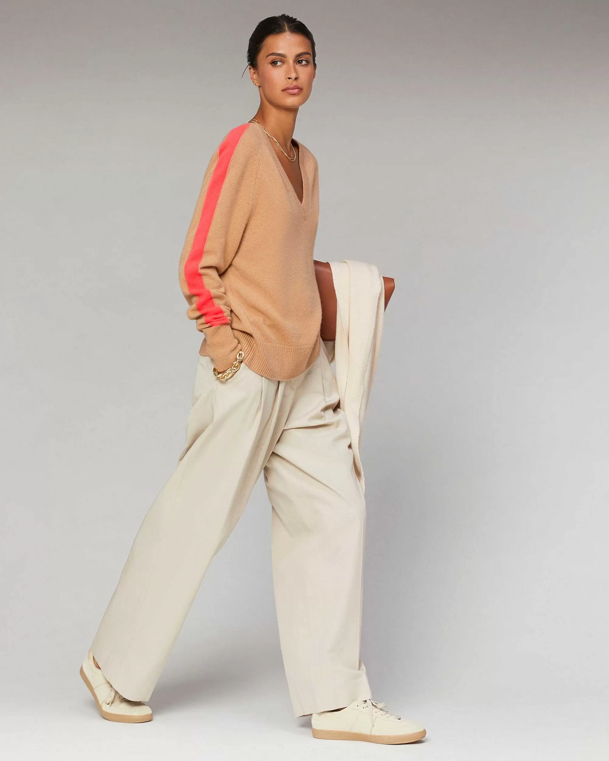 Shop FROM FUTURE Pull Col V Oversize Bandes Bicolore Leger